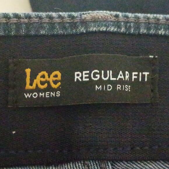 Bundle Set of 2: Lee Women 18W Medium Denim Stretch Regular Fit Jean Capris - Picture 3 of 8